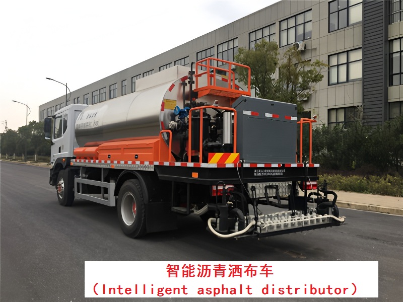 Asphalt distributor truck